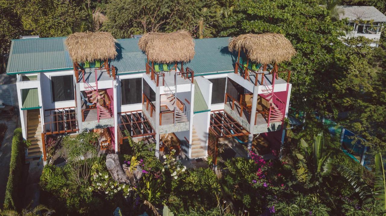 נוסארה Iluminar Beachfront Suites מראה חיצוני תמונה