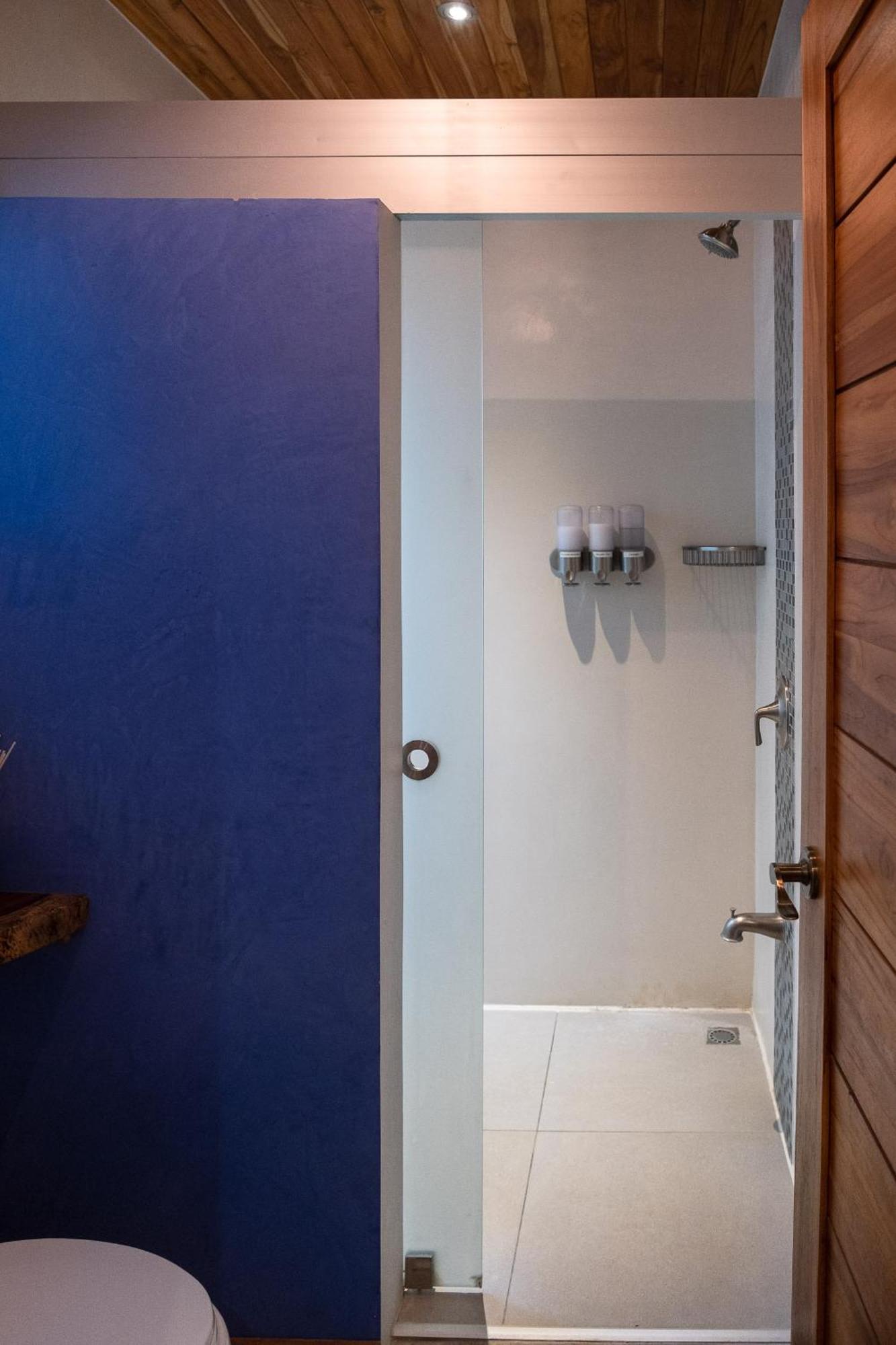 נוסארה Iluminar Beachfront Suites חדר תמונה