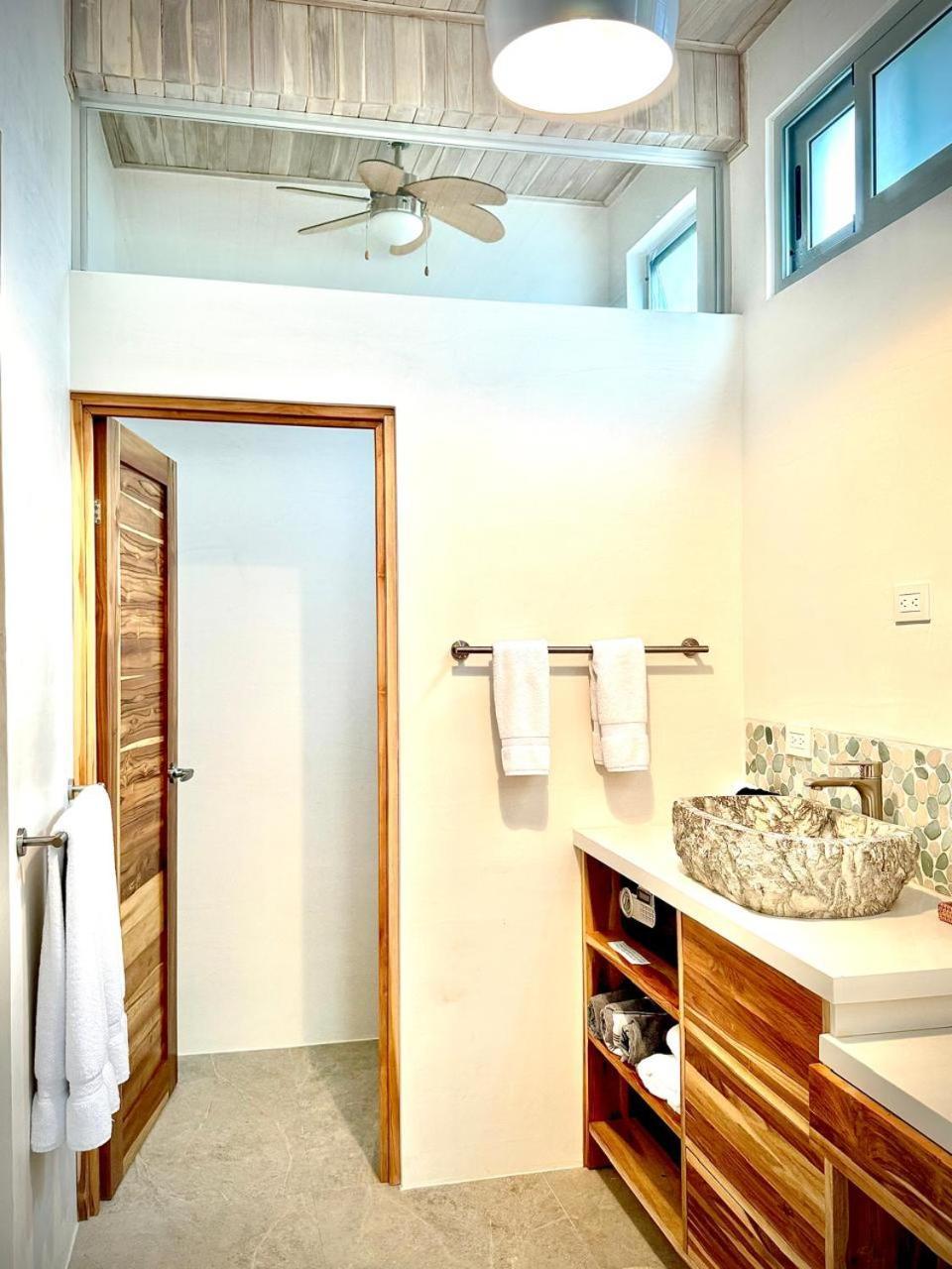 נוסארה Iluminar Beachfront Suites חדר תמונה