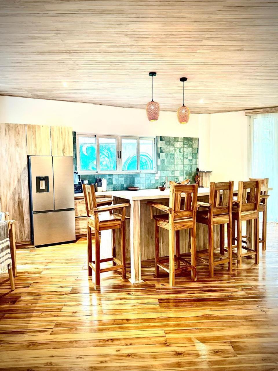 נוסארה Iluminar Beachfront Suites מראה חיצוני תמונה